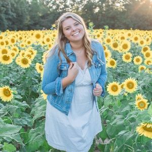 Meet your Posher, Elizabeth